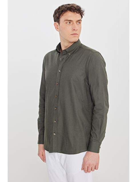 AC&Co / Altınyıldız Classics Erkek Haki Pamuklu Slim Fit Dar Kesim Düğmeli Yaka Gömlek
