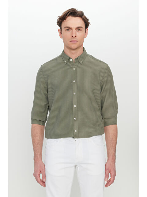 Altınyıldız Classics Erkek Haki Slim Fit Dar Kesim Düğmeli Yaka Armürlü Gofre Desenli Gömlek