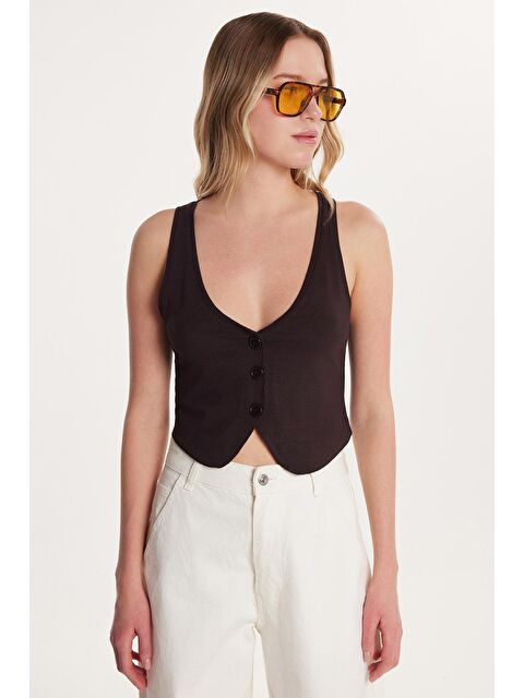 TUDORS Kadın Regular Fit Sıfır Kol V Yaka Düğmeli Kahverengi Yelek - S000523430-19413