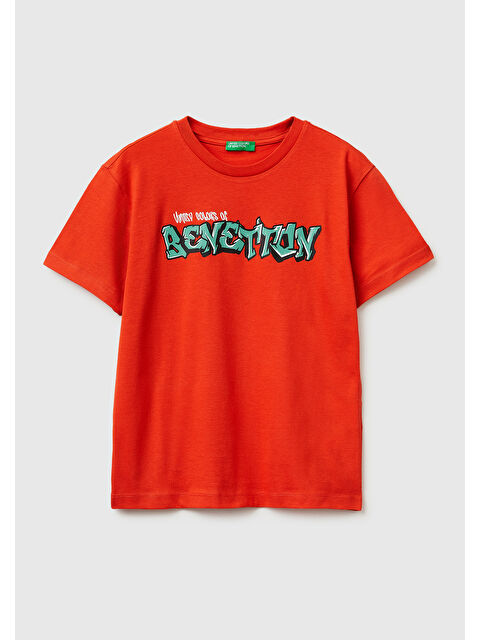 United Colors Of Benetton Erkek Çocuk Kırmızı Önü Logo Baskılı Bisiklet Yaka T-Shirt