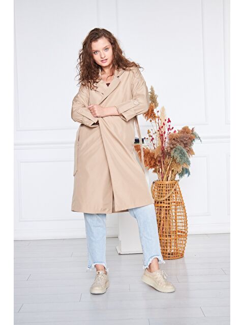 Comstar Kadın Kruvaze Yaka Cepli Kuşaklı Uzun Krem Trençkot