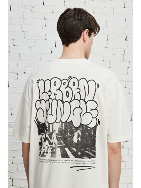 AC&Co / Altınyıldız Classics Erkek Ekru Oversize Fit Bisiklet Yaka %100 Pamuk Baskılı Tişört - S000512514-19965