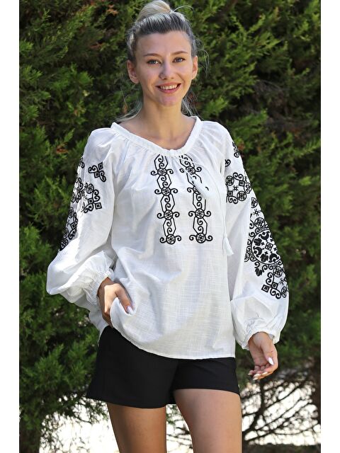 Chiccy Beyaz Balon Kol Bağlamalı Yaka Ve Kol Ucu Nakışlı Dokuma Casual Bluz - S000358591-20063