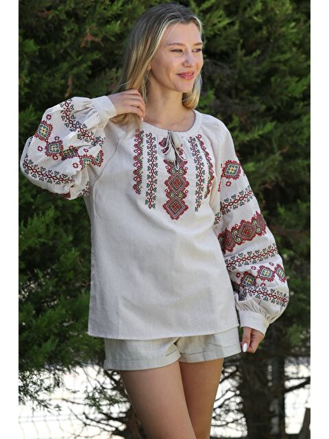 Chiccy Ekru Kayık Yaka Balon Kol Bağlamalı Yaka Ve Kol Ucu Nakışlı Dokuma Casual Bluz - S000358594-19965