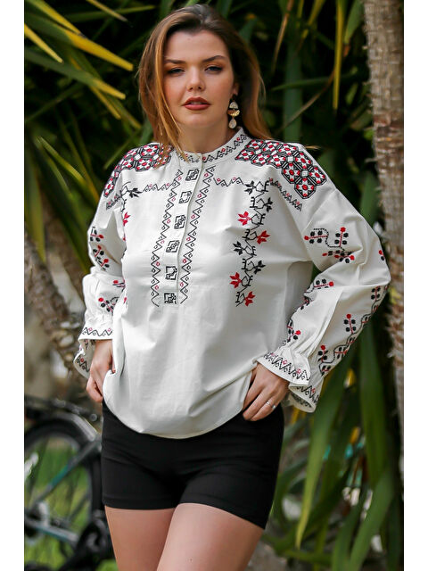 Chiccy Beyaz Hakim Yaka Balon Kol Yaka Kapaması Düğmeli Yaka Ve Kol Nakışlı Dokuma Casual Bluz - S000358617-20063