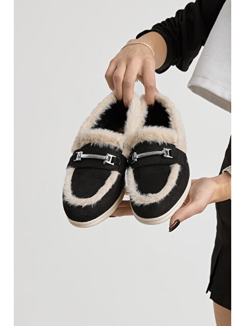 TONNY BLACK Kadın Siyah Beyaz Termo Taban Kürk Detaylı Süet Görünümlü Tokalı Günlük Loafer Ayakkabı - S000493913-37424