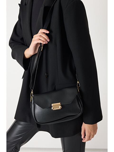 TONNY BLACK Kadın Siyah Tokalı Deri Görünümlü Askılı Omuz Çantası - S000500338-19351