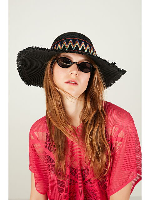 Luminos Butik Siyah Renkli Hasır Şapka Kırmızı Mavi Desenli Şeritli Püsküllü Siyah Aksesuarlı Şapka HSR2101 - S000375042-15542