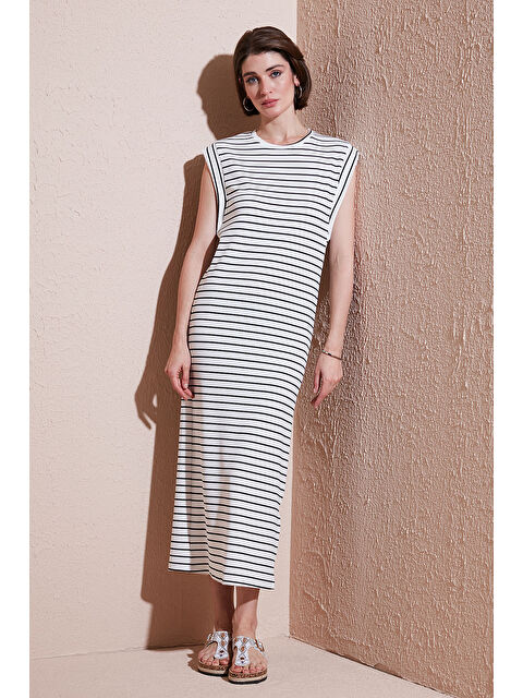Lela Çizgili Regular Fit Kolsuz Bisiklet Yaka Midi Boy Elbise 5866107 - S000346530-19351