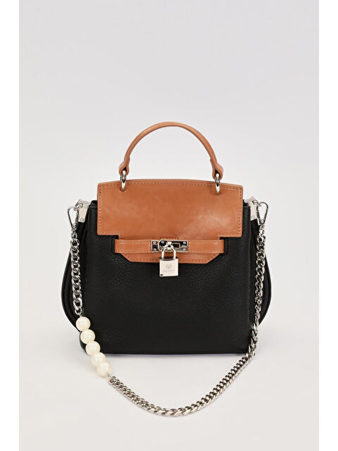 Remsa Premium Zincir ve Deri Askı Charm Detay Yumuşak Deri Çanta 930369 Siyah-Kahve