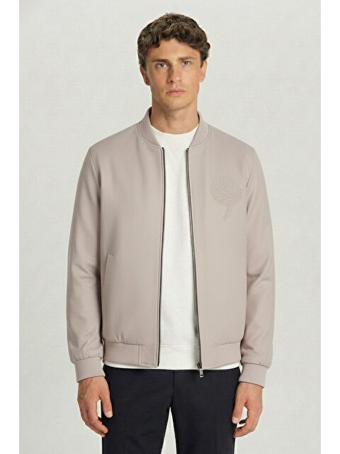 Sabri Özel Giotelli Bej Regular Fit Hakim Yaka Nakış Detaylı Bomber Mont - S000524427-19928