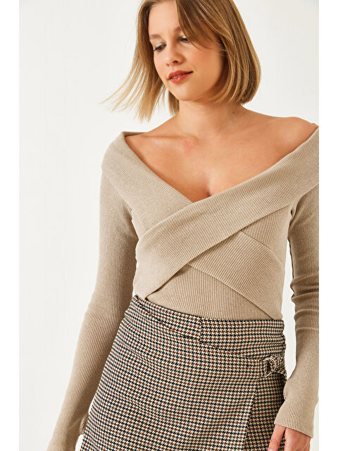 SHADE Kadın Çapraz Bantlı Parmak Geçirmeli Madonna Yaka Bluz - S000350067-26429