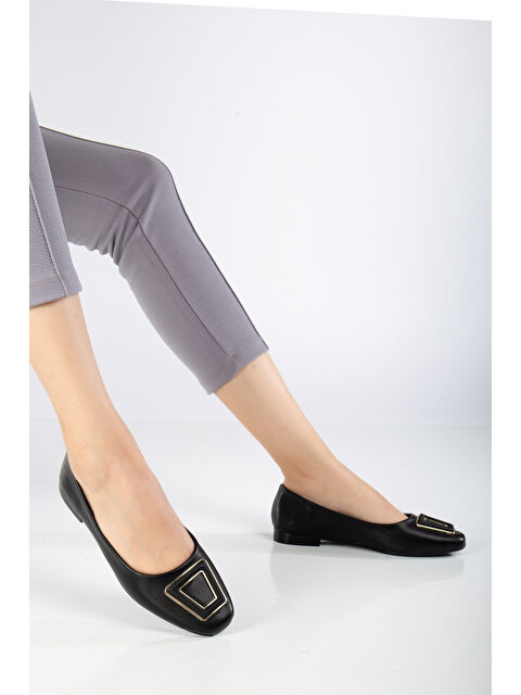 TONNY BLACK Kadın Siyah Oval Burunlu Önü Toka Detaylı Babet - S000493909-19351