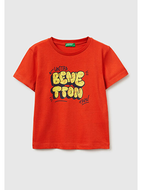United Colors Of Benetton Erkek Çocuk Kırmızı Önü Logo Baskılı Yuvarlak Yaka T-Shirt