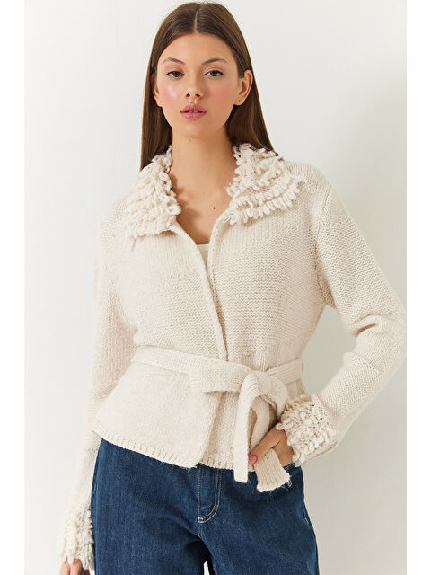 SHADE Kadın Yaka ve Kol Ucu Püsküllü Triko Hırka - S000377073-19965