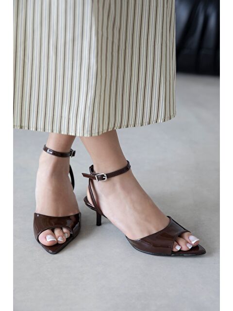 Straswans Noah Kadın Topuklu Rugan Sandalet Kahve