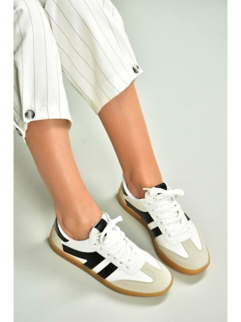 Fox Shoes Beyaz_Siyah Kadın Sneaker U6528614 - S000401172-37246