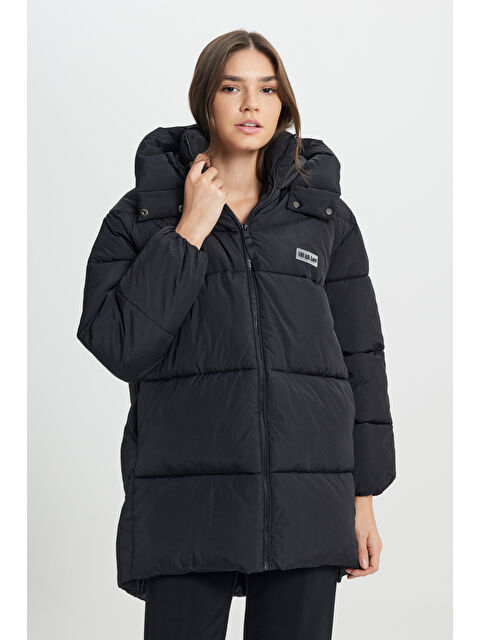 Lee Loose Fit Rahat Kesim Kapüşonlu Uzun Siyah Şişme Mont - S000470833-19351