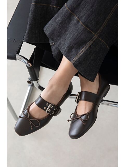 Straswans Faye Kadın Kemer Detay Deri Babet Kahve