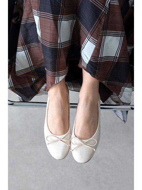 Straswans Lily Kadın Fiyonk Detay Kırışık Deri Babet Bej