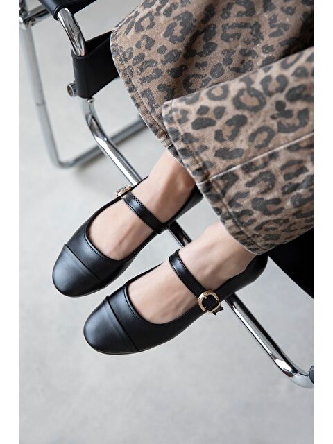 Straswans Asta Kadın Kemer Detay Deri Babet Siyah