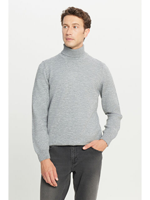 AC&Co / Altınyıldız Classics Erkek Açık Gri Standart Fit Normal Kesim Tam Balıkçı Yaka Triko Kazak