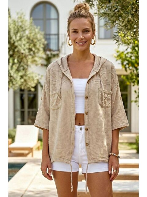 Chiccy Bej Kapüşonlu Kısa Kol Çift Cepli Brodeli Etek Ucu Bağlamalı Casual Müslin Dokuma Ceket 63 63