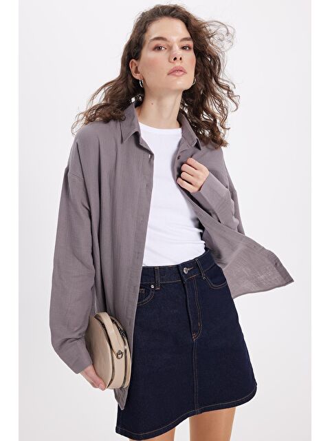 TUDORS Kadın Oversize Geniş Kesim %100 Pamuk Müslin Kumaş Uzun Kollu Cepli Dokulu Gri Gömlek - S000521791-20600