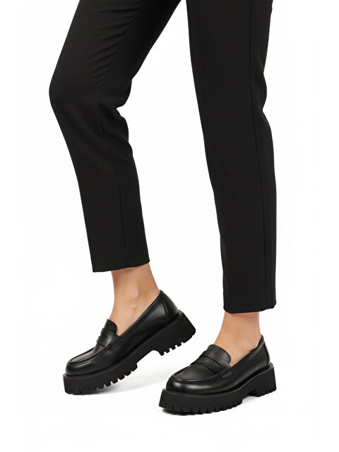 Ayakmod Siyah Cilt Kalın Taban Kadın Casual Ayakkabı 572453 Z - S000445405-37437