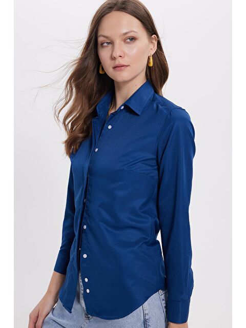 TUDORS Kadın Slim Fit Dar Kesim Vucüda Oturan Uzun Kollu Gizli Düğme Detaylı Lacivert Basic Gömlek - S000521794-21164