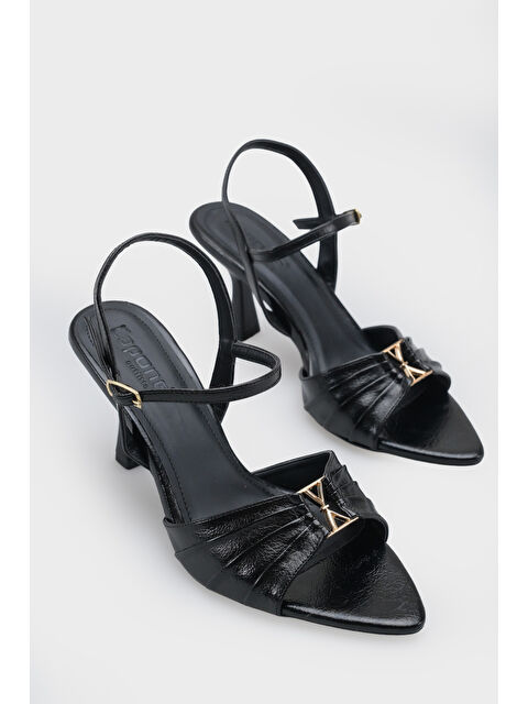 Capone Outfitters Belvia Sivri Burunlu Metalik Bilekten Bantlı Orta Topuklu Kadın Ayakkabı - S000530355-19351