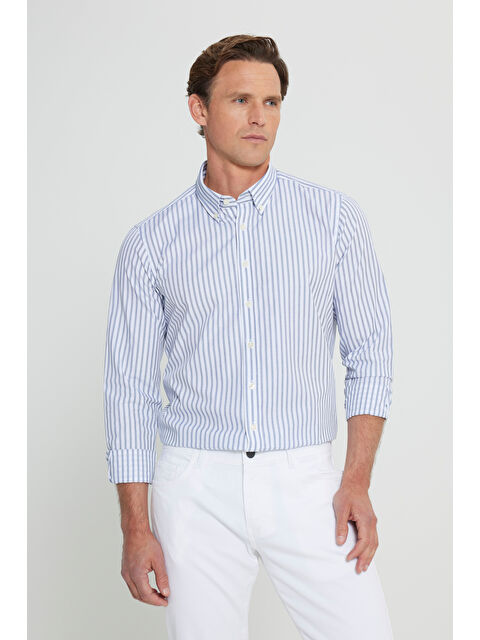 AC&Co / Altınyıldız Classics Erkek Beyaz-Lacivert %100 Pamuk Slim Fit Dar Kesim Düğmeli Yaka Armürlü Gömlek