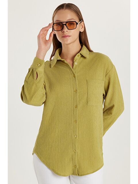 TUDORS Kadın Relax Fit Rahat Kesim Uzun Kollu Gofre Yeşil Gömlek - S000521797-18194