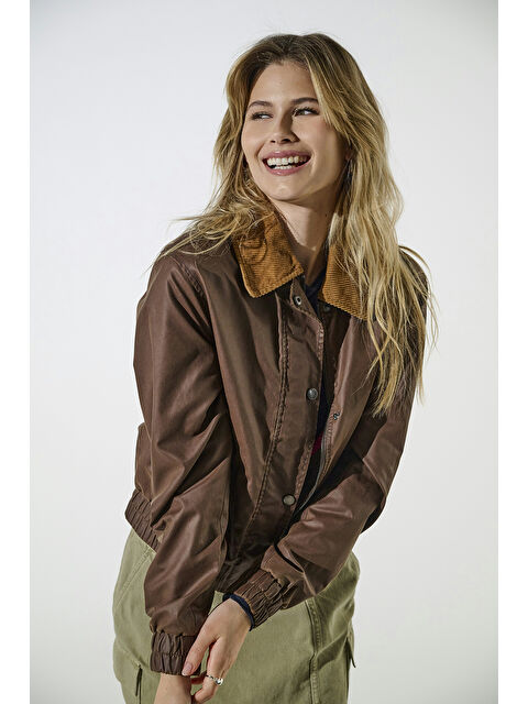 Only Onlmountain Regular Fit Kadife Detaylı Gömlek Yaka Kısa Mont 15335923 - S000375693-19413