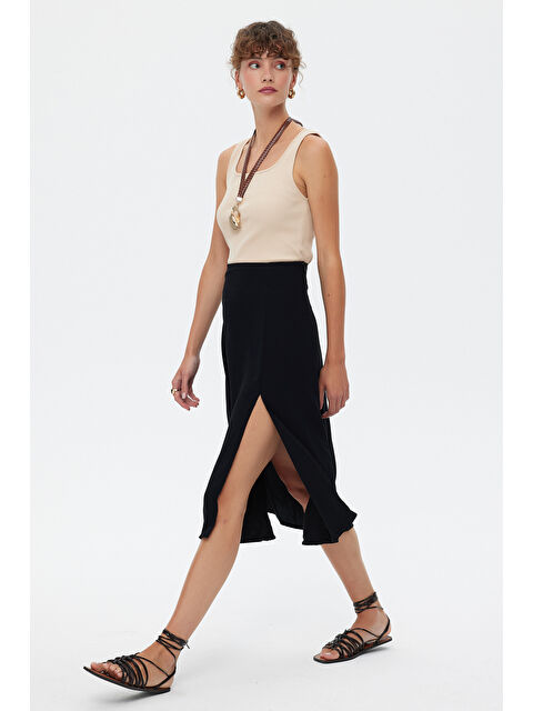 Muni Muni Yırtmaçlı Diz Altı Düz Renk Etek