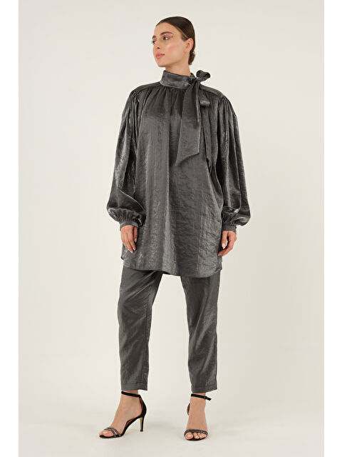 HE-QA Yakası Bağcıklı Takım Siyah