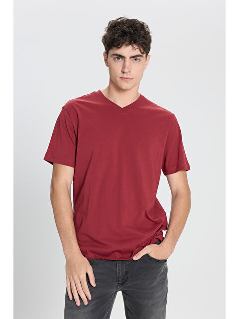 AC&Co / Altınyıldız Classics Erkek Bordo Slim Fit Dar Kesim V Yaka Pamuklu V Yaka Kısa Kollu Tişört - S000394460-19951