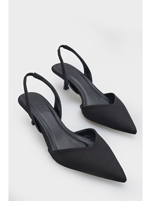 Capone Outfitters Esmerelda Sivri Burunlu Arkası Bantlı Orta Topuklu Kadın Ayakkabı - S000530370-19351