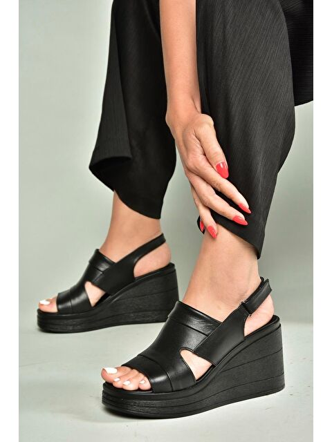 Fox Shoes Siyah Kadın Dolgu Topuklu Ayakkabı U5559603 - S000401174-19351