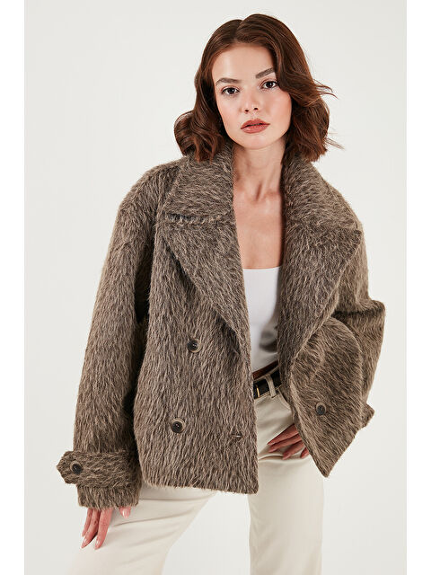 Lela Oversize Kruvaze Yaka Yumuşak Tüylü Düğmeli Astarlı Mont 6839659 - S000485301-29704