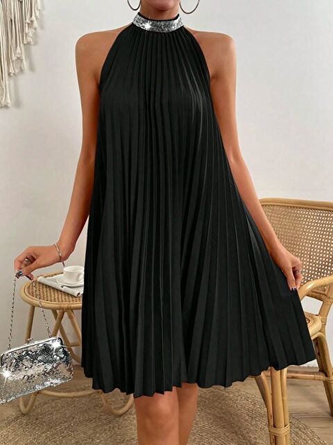 Jane's Kadın Balıkçı Yaka Omuzlardan Açık Pılelı Kısa Janjan Krep Elbise