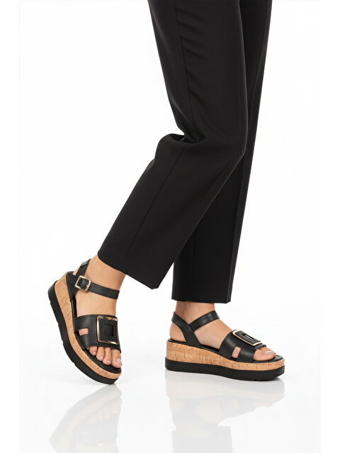 Ayakmod Kadın Siyah Hafif Topuklu Sandalet 35181 G