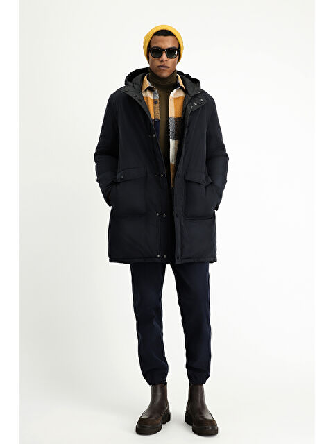 Kiğılı Kapüşonlu Çift Taraflı Şişme Spor Kaban