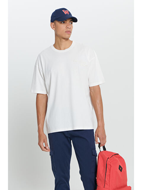 AC&Co / Altınyıldız Classics Erkek Ekru Oversize Fit Bol Kesim %100 Pamuk Baskılı Bisiklet Yaka Tişört - S000394480-19965