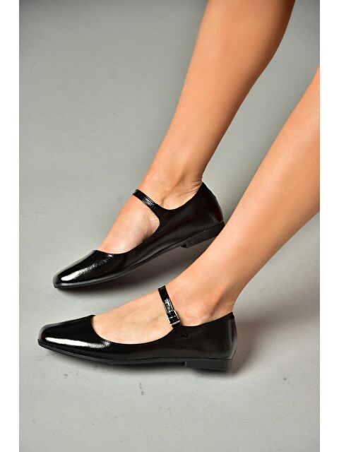 Fox Shoes S7262525 Siyah Rugan Deri Kadın Babet - S000151759-37491