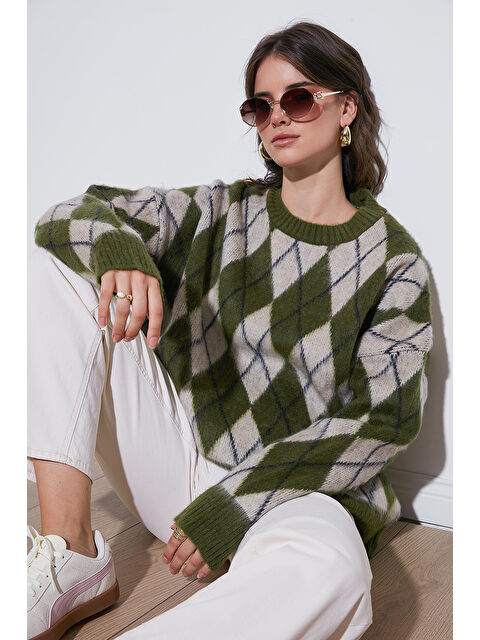 Lela Oversize Fit Bisiklet Yaka Baklava Desenli Yumuşak Dokulu Kadın Kazak 4616223 - S000424881-18547