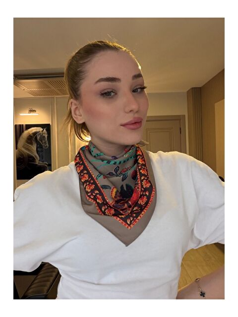 Luminos Butik Kadın Desenli Saten Boyun Fuları Bandana Bej Yeşil Turuncu FLR2008