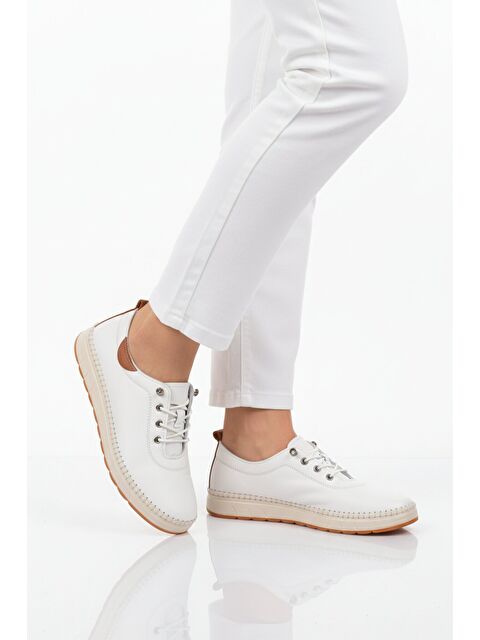 Ayakmod Beyaz Hakiki Deri Ortopedik Kadın Casual Ayakkabı 3030 Z