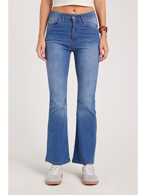 TUDORS Kadın Regular Fit Klasik Kesim Pamuklu İspanyol Paça Lacivert Jean Jean Pantolon - S000521826-21164