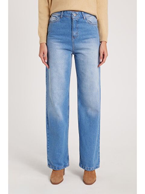 TUDORS Kadın Regular Fit Klasik Kesim Pamuklu Bol Paça Mavi Jean Pantolon - S000521828-17234